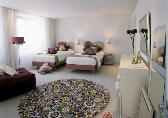 ديكورات الكريستال الابيض 2013 اشكال double-bedroom-design-582x411.jpg