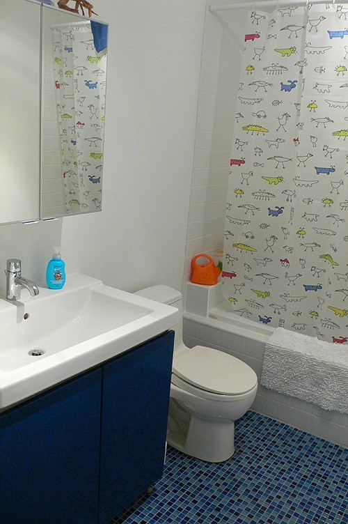 Here is a bathroom that is suited for twins: twin kids bathroom