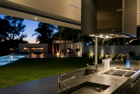 Beautiful Modern Homes Outdoor Kitchens