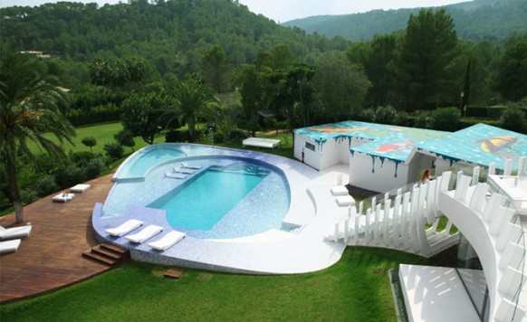 A bold approach to luxury villa design