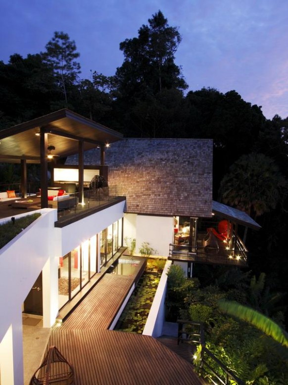 Tropical Oceanfront Villa Offers A Vacation Retreat