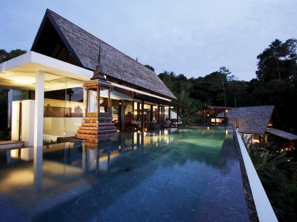 Tropical Oceanfront Villa Offers A Vacation Retreat Tropical Oceanfront Villa Offers A Vacation Retreat