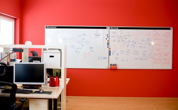 Creative office spaces with red color | NATURAL INTERIOR DESIGN 2010