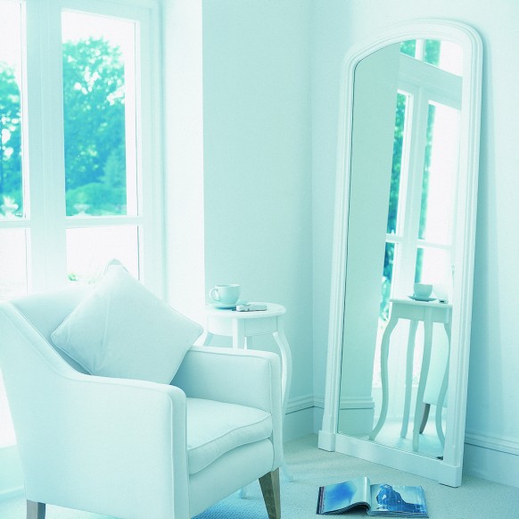 White Room white club chair 582x581 Rooms with a Dash of Color Splash