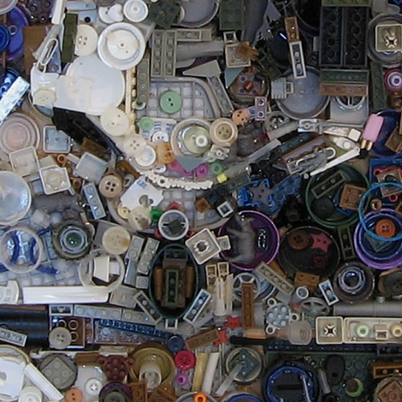 [تصویر: Self-portrait-detail-of-junk-art-582x582.jpg]