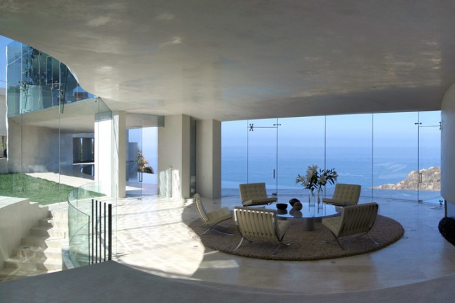 lounge-with-a-sea-view-665x443.jpg