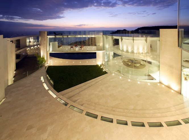sea-view-mansion-665x492.jpg