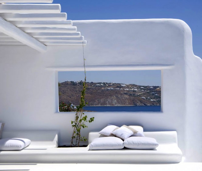 greek-villa-balcony