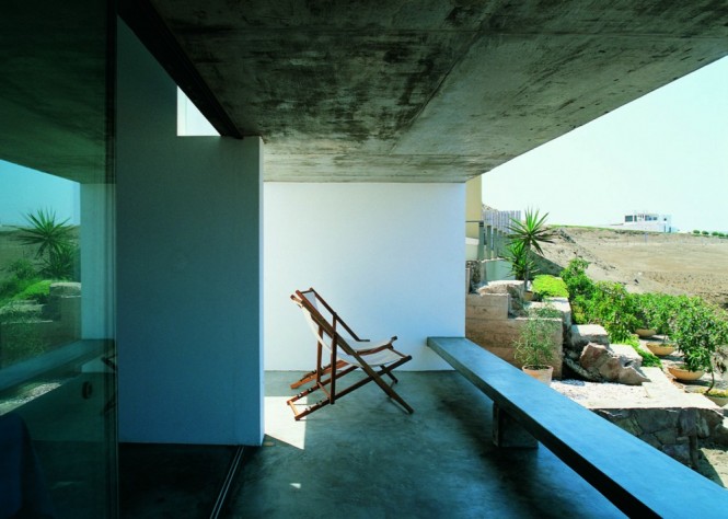 Casa Equis concrete deck