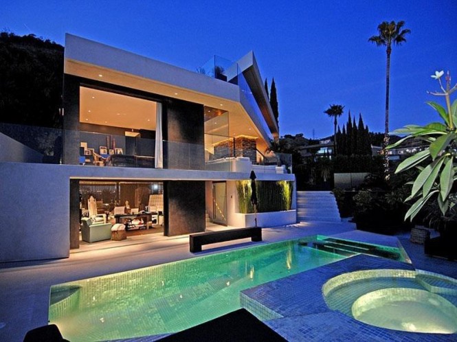 House with pool