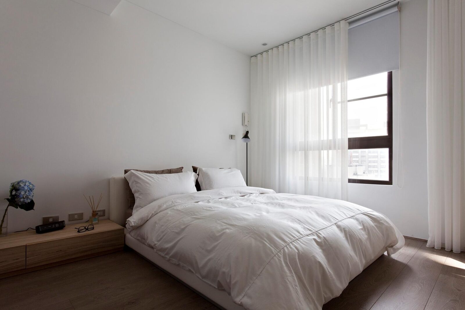 bedroom colour schemes with white furniture