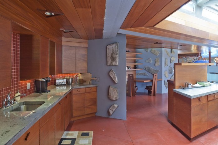 modern lakehouse kitchen