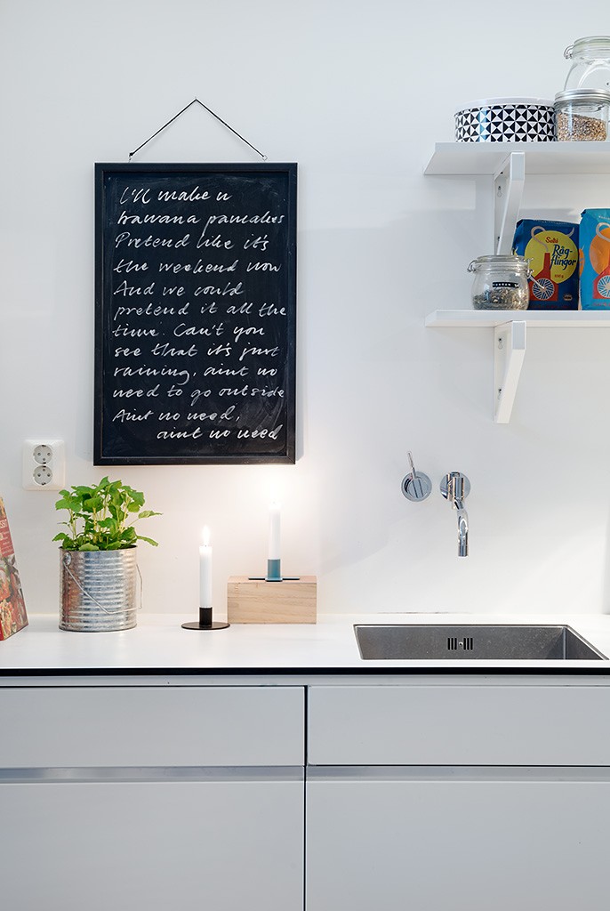 modern kitchen cabinets white