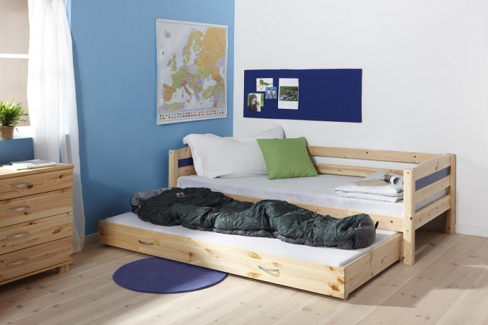 boys basic trundle bed room design blue