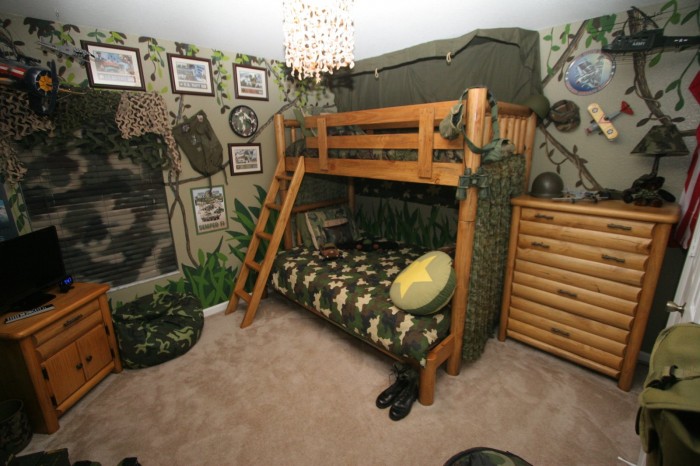 camouflage boys room with bunk beds