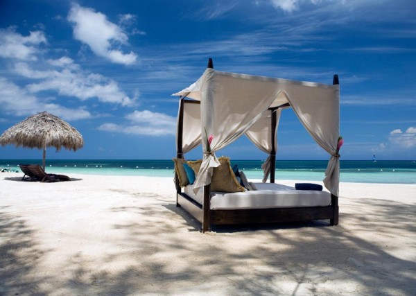 four poster beach bed relaxation