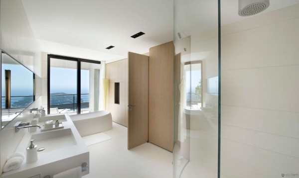 french villa master bed bathroom 1