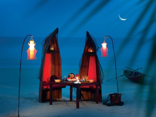 romantic fishmonger themed beach dinner