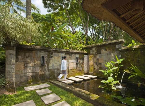 Como Shambhala Estate Bali- water feature garden pond stone wall