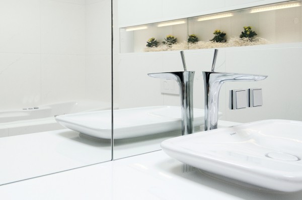 bathroom reflective white surfaces with decorative niche and plants landscape