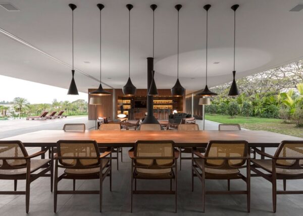 Marcio Kogan's Casa Lee Concrete House- open plan indoor outdoor living pendant lit