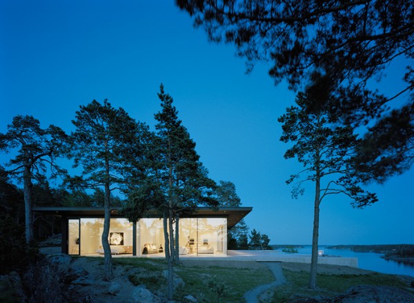 Modern Lake House Exterior 1