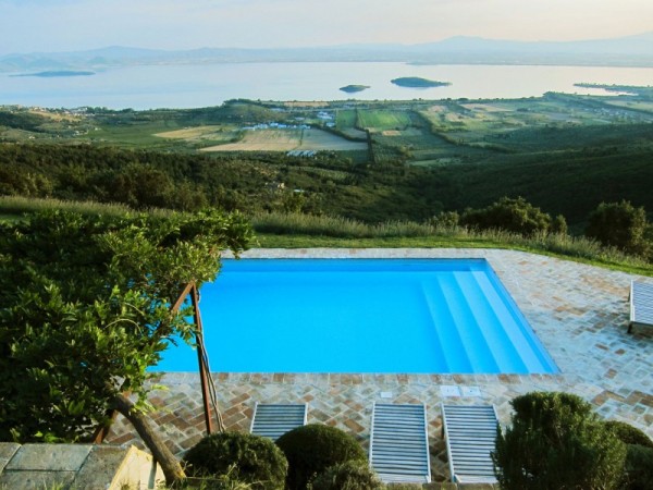 The house also features a pool heated by solar panels. Dug into the mountainside, it features a fantastic view of Lake Trasimeno while almost invisible from the terrace of the house.