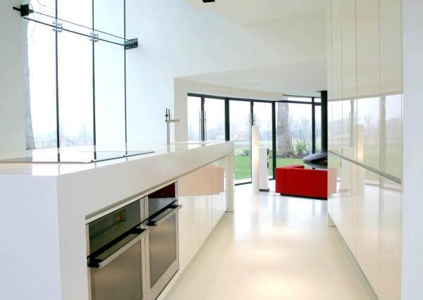 The tower's ultra-sleek modern kitchen in white provides plenty of space for the home chef with ample workspace and storage.