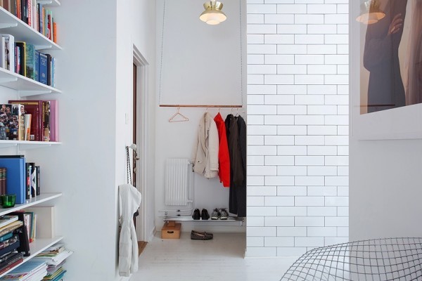 19 closet without doors