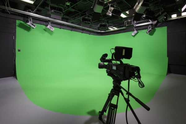 39 green screen studio 600x400 Khám phá văn phòng rực rỡ sắc màu của Google tại Nhật Bản