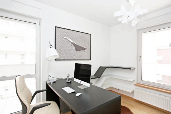 The owner of the apartment, a pilot himself, is particularly drawn to the Concorde. The designer took this into account when creating this perfectly serene office in one corner of the flat. The Concorde graphic is a focal point, while the shelving opposite the desk mimics the curves of an airplane's wings.