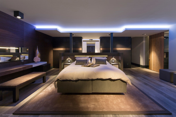 modern bachelor bedroom