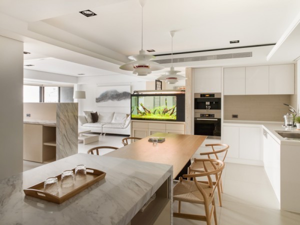 The light wood breakfast table that is nestled up against the marble bar makes it easy to entertain larger groups, or have a cozy family meal, even without a lot of square footage.