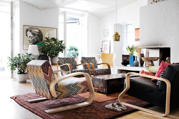 The funky, risky upholstery on these large chairs is mismatched, making the living room feel comfortable and bohemian.