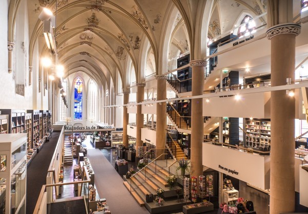 In order to achieve this layer cake of bookshelves without ruining the ancient walls and pillars, the designers had to get creative, and so a freestanding structure was installed that would climb this heavenly height.