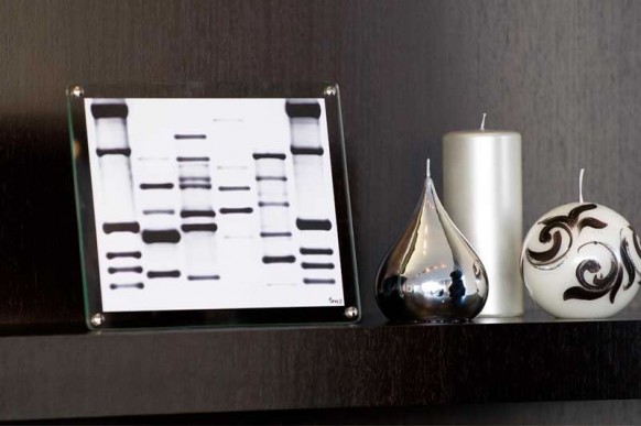 mini DNA black white