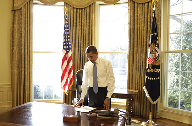 obama at his desk