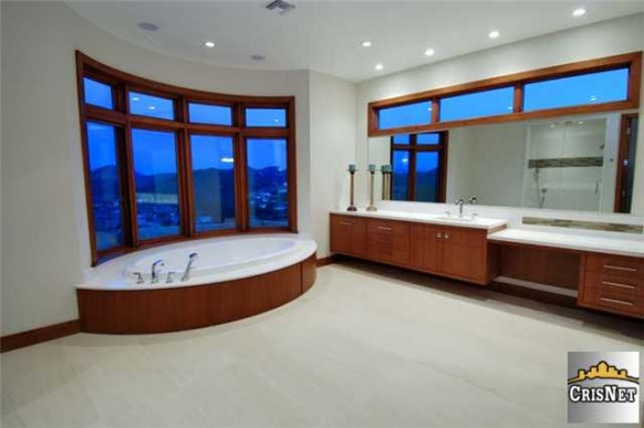 huge bath area