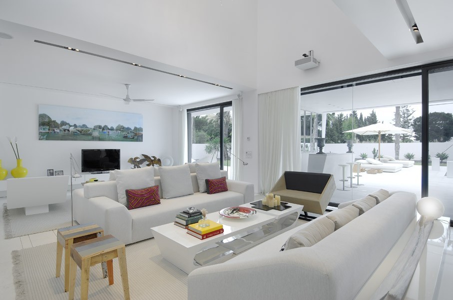 3 amazing white lounge