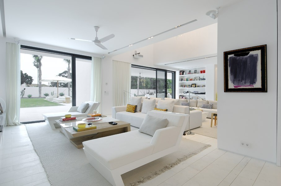 4 heavenly white interiors