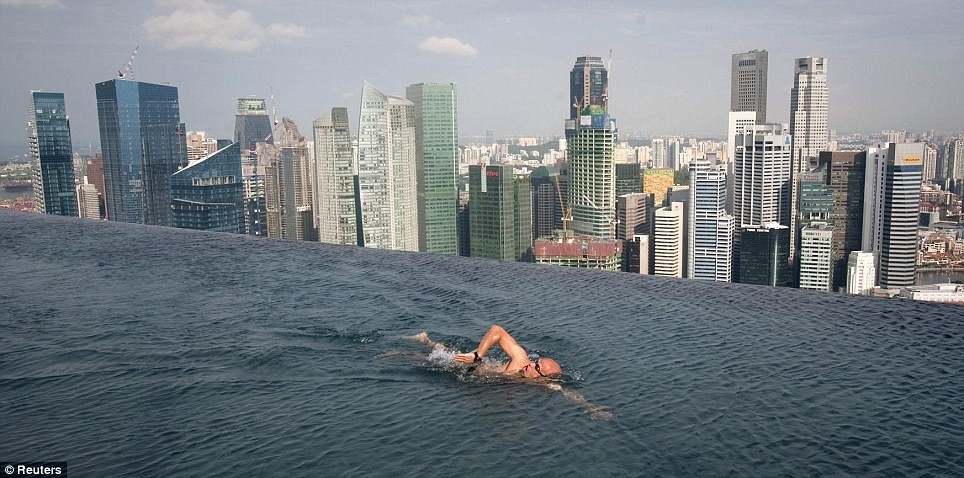 hotel-swimming-pool