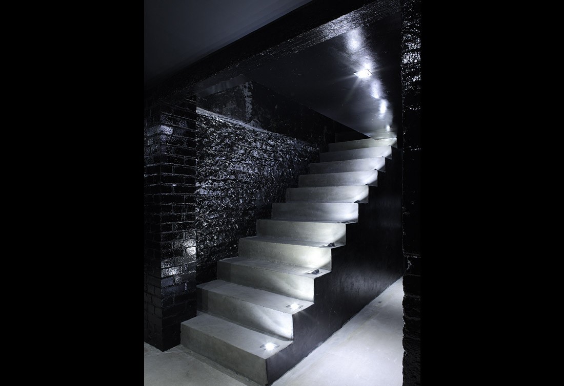 Black staircase | Interior Design IdeasInterior Design Ideas.
