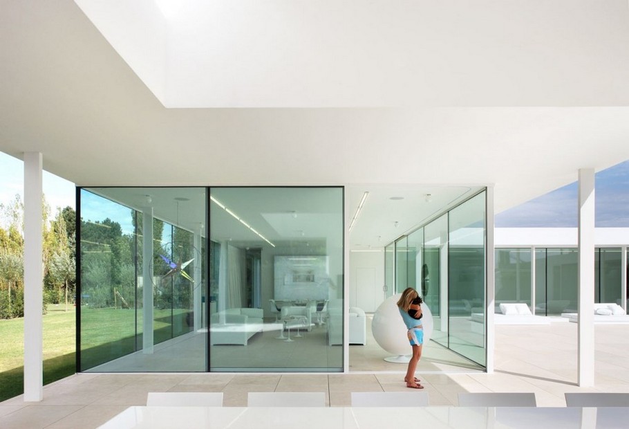 Contemporary Villa VH by Beel Achtergael Architecten outdoor living