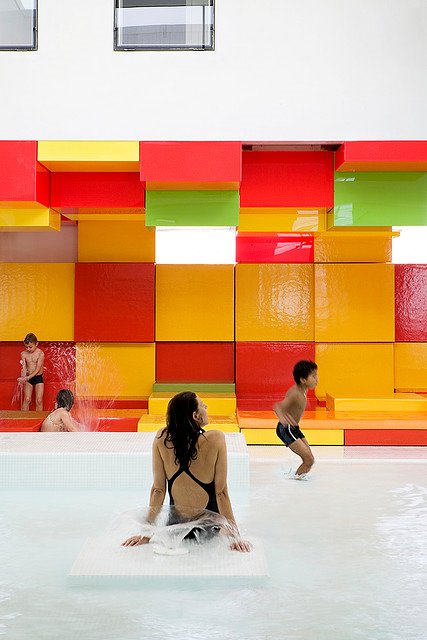 water feature children pool Les Bains Des Docks Aquatic Center