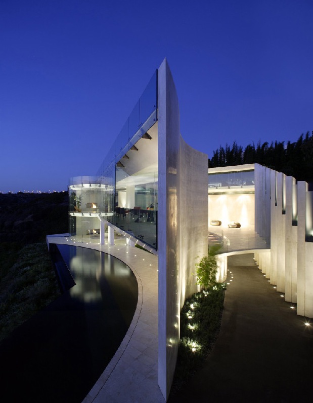 spectacular-house-by-sea