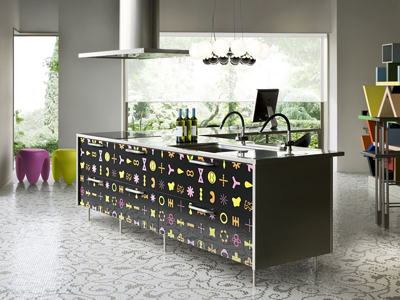 https://www.home-designing.com/wp-content/uploads/2011/10/karim-rashid-kitchen.jpg