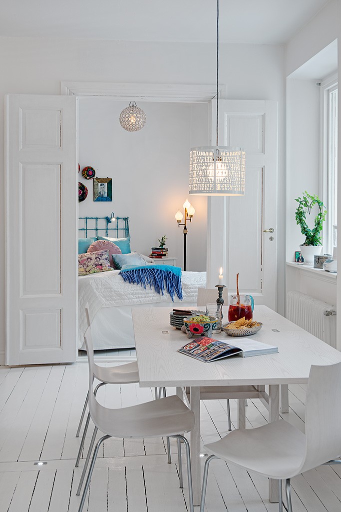 Romantic White Apartment Decor