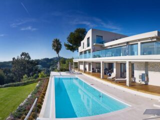 Cote d’Azur Villa With Spectacular Sea Views