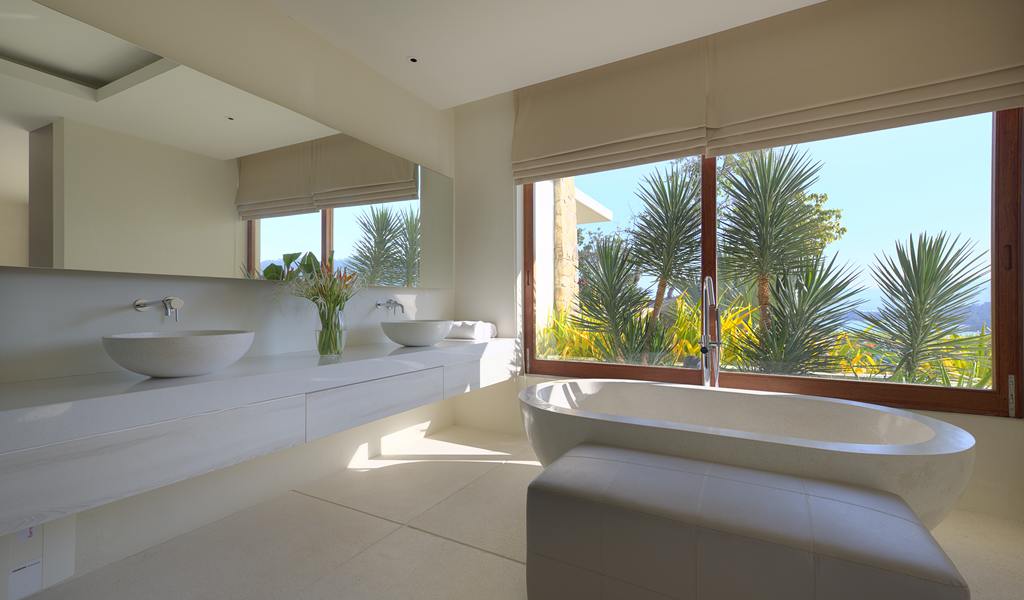 Modern white bathroom | Interior Design Ideas