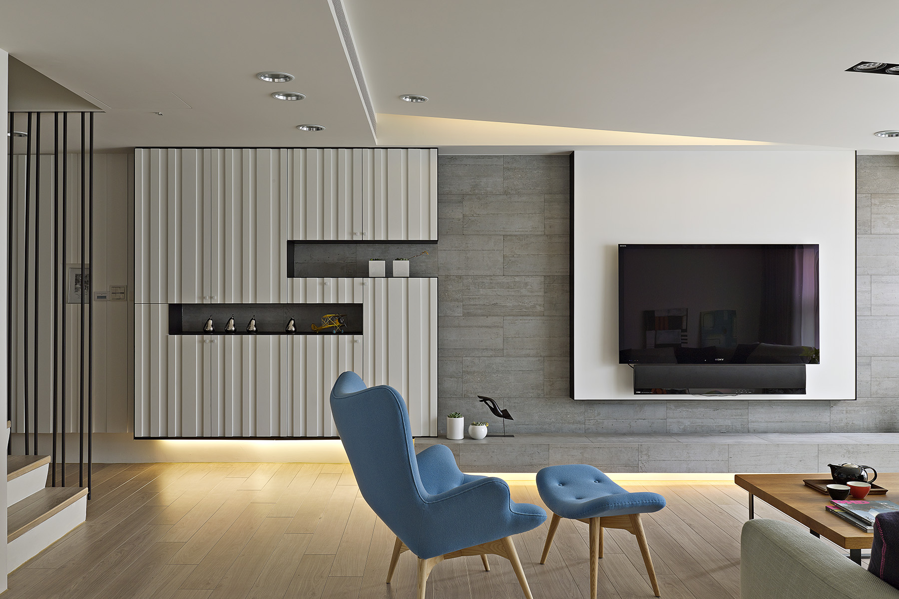 https://www.home-designing.com/wp-content/uploads/2015/04/Modern-Living-Room.jpg